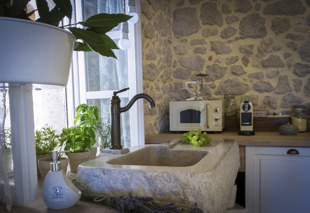 White Cottage Heritage House Čižići Εξωτερικό φωτογραφία