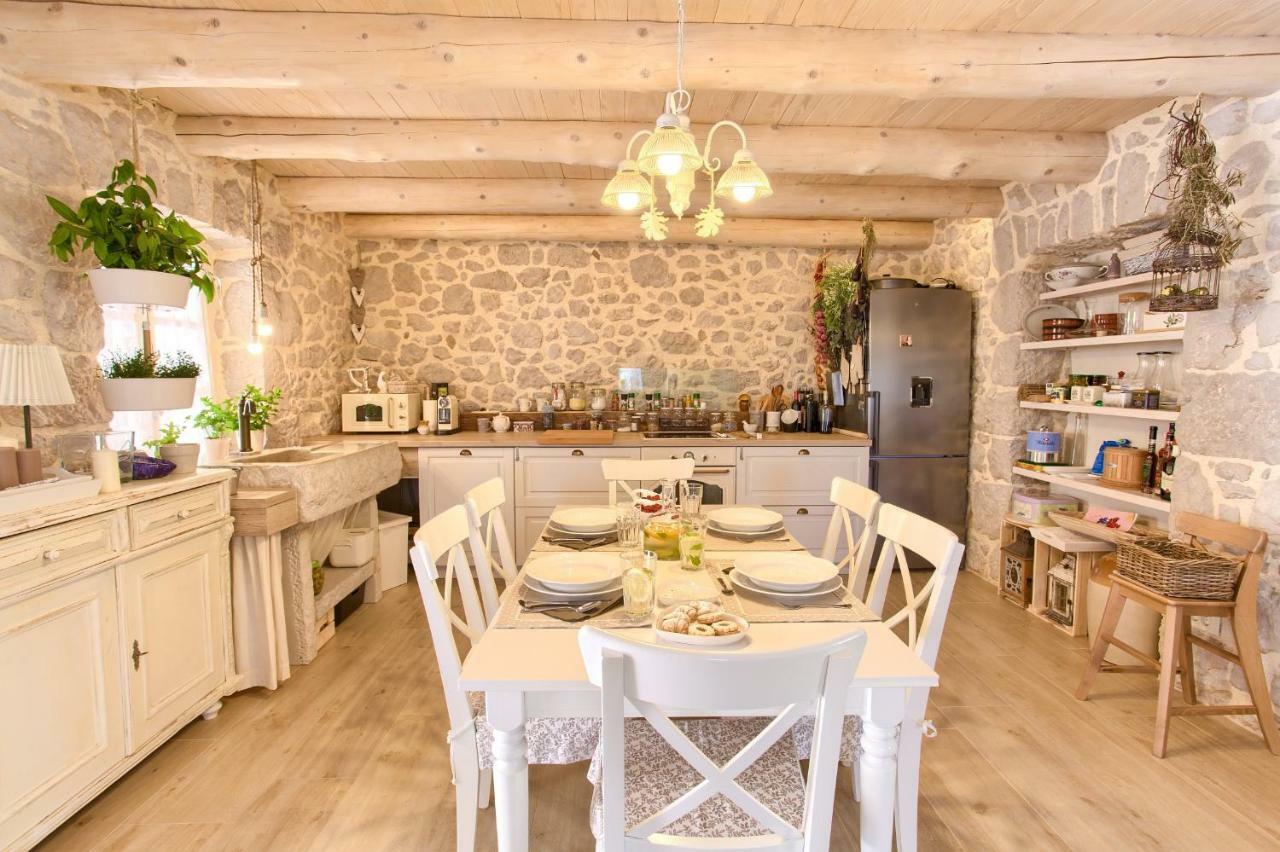 White Cottage Heritage House Čižići Εξωτερικό φωτογραφία
