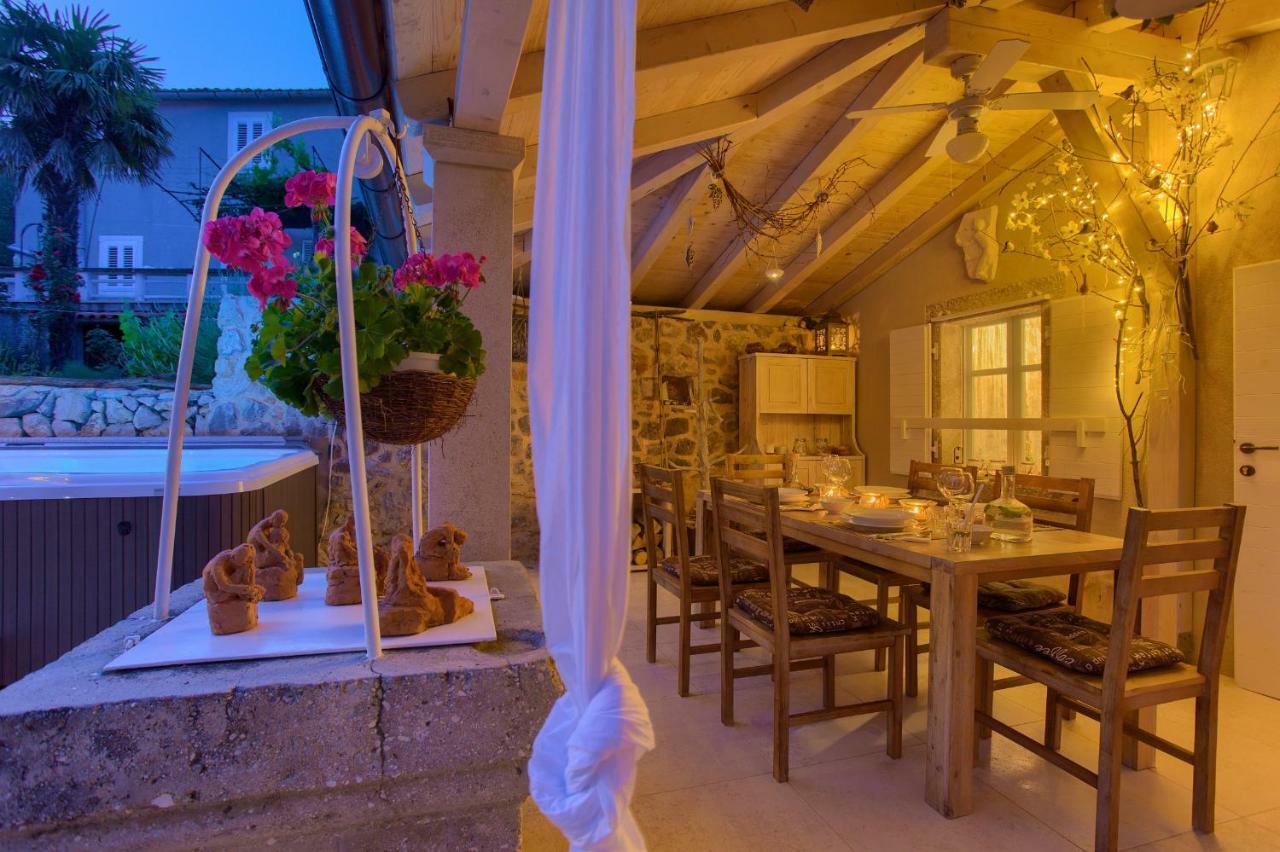White Cottage Heritage House Čižići Εξωτερικό φωτογραφία