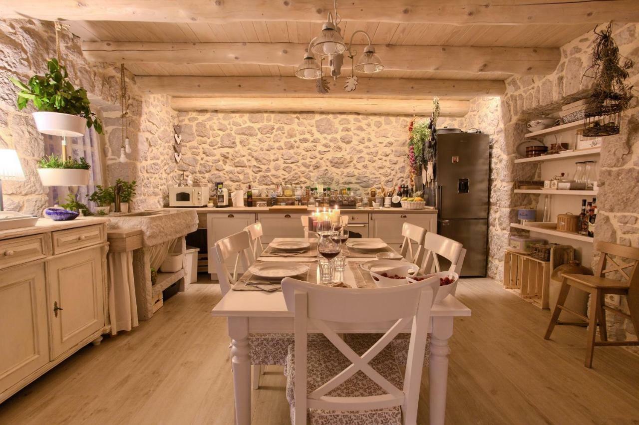 White Cottage Heritage House Čižići Εξωτερικό φωτογραφία