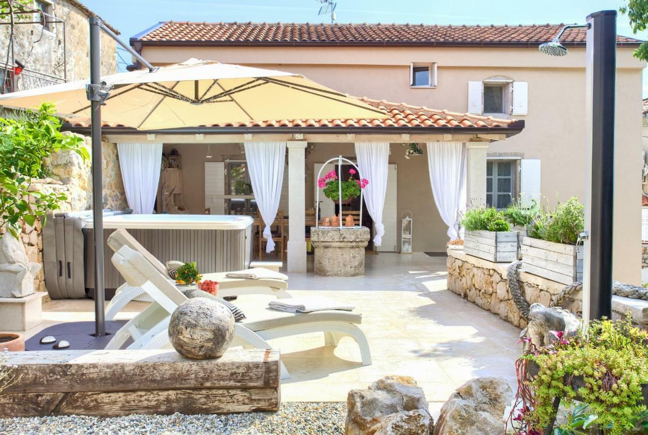 White Cottage Heritage House Čižići Εξωτερικό φωτογραφία