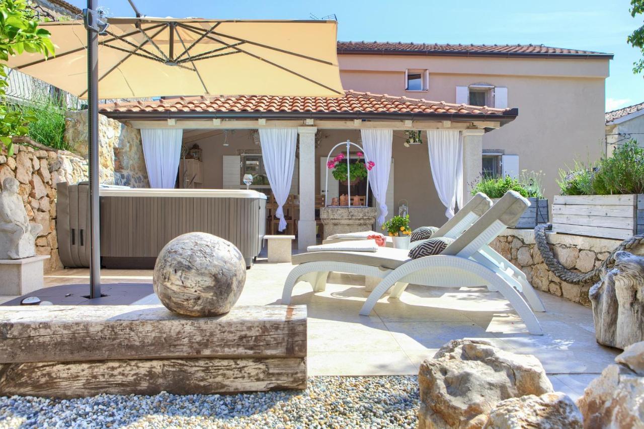 White Cottage Heritage House Čižići Εξωτερικό φωτογραφία