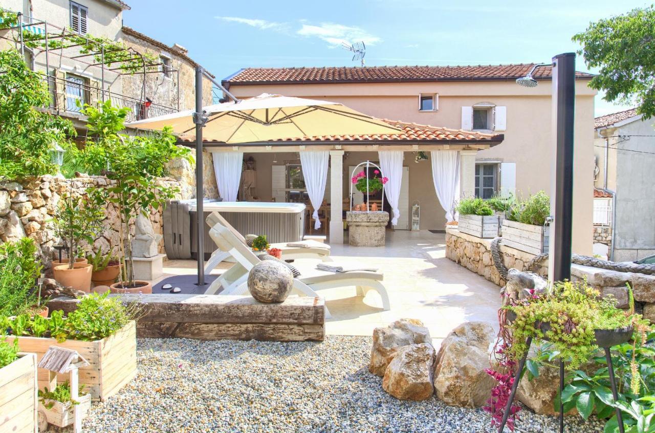White Cottage Heritage House Čižići Εξωτερικό φωτογραφία