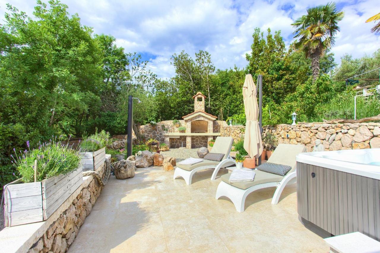 White Cottage Heritage House Čižići Εξωτερικό φωτογραφία
